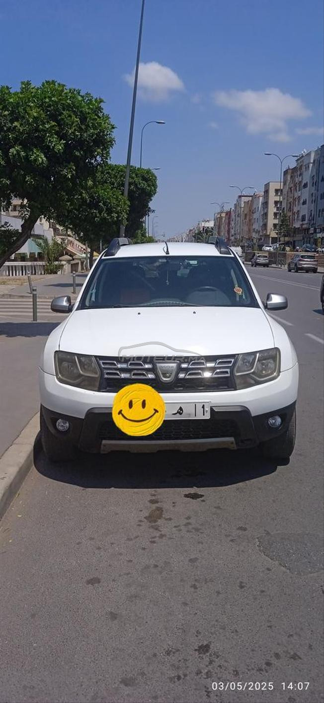 voiture en très bon état marque duster 6 chv 