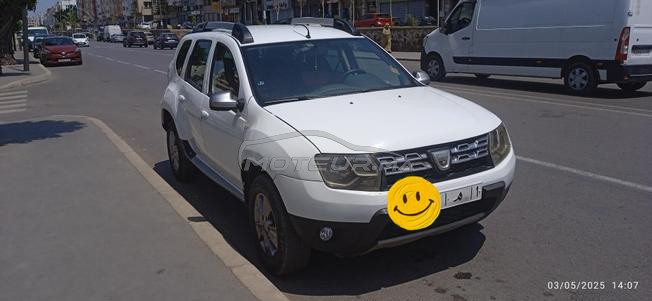voiture en très bon état marque duster 6 chv 