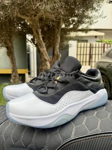 AIR JORDAN 11 CMFT LOW NOIR BLANC OR - 2