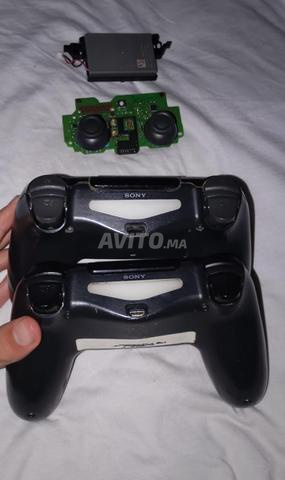 2 manettes ps4 (cassées) - 2