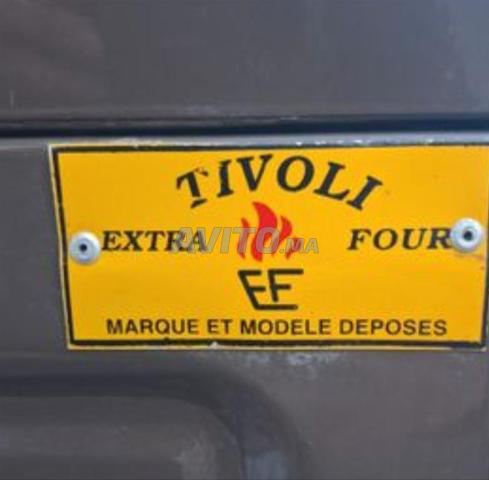 Four Tivoli avec sa bouteille - 2