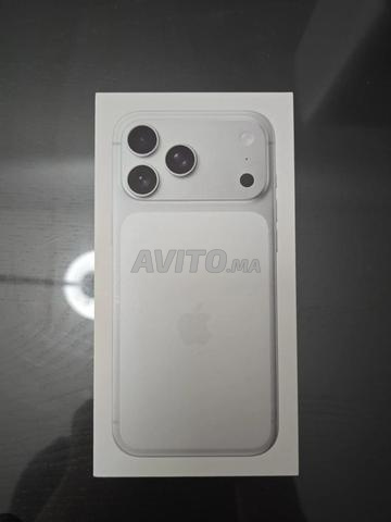 iPhone 17 PRO silver e-sim | NEUF-NON OUVERT |