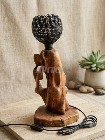 Lampe de table artisanale en bois sculpté - 2