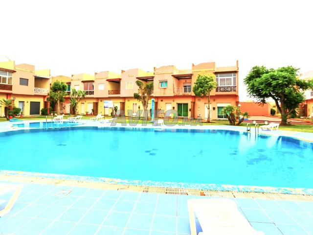 شقة عصرية مع مسبح