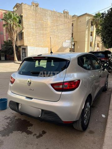 Renault Clio Essence Manuelle 2015 à Meknès - 2