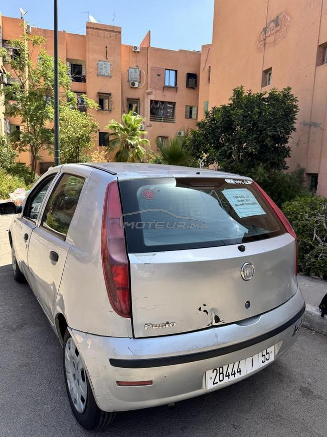 Fiat Punto Gris modèle 2011, deuxième main