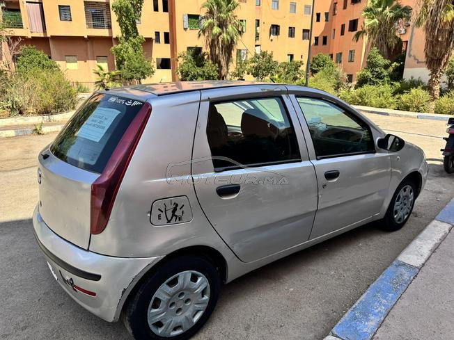 Fiat Punto Gris modèle 2011, deuxième main