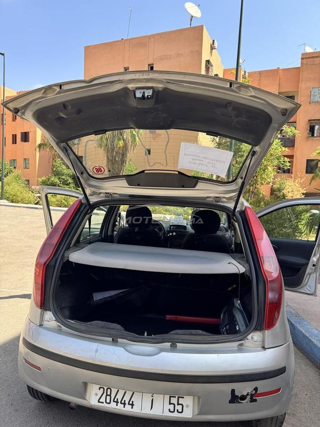 Fiat Punto Gris modèle 2011, deuxième main
