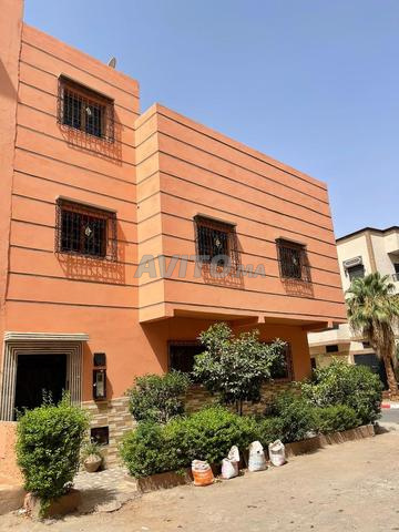 مساحة 103 مسجلة ومحفظة وقريبة من جميع المرافق