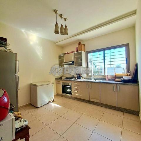 BOU-OU-1023 - Appartement à vendre à Victoria - 2