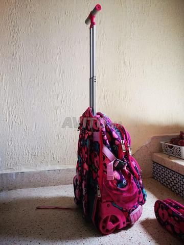 حقيبة مدرسية بعجلات - 2