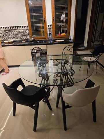 À vendre – Chaises neuves (encore emballées)