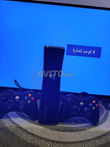 Xbox 360 super slim propre. Contient 500GB et plein de jeux - 2