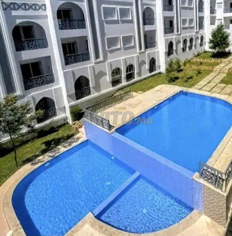شقة مسبح وإطلالة بحر