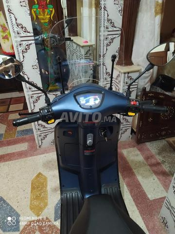Moto Austin Repsol S en bon état - 2