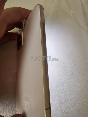 Samsung Galaxy S22 - 2