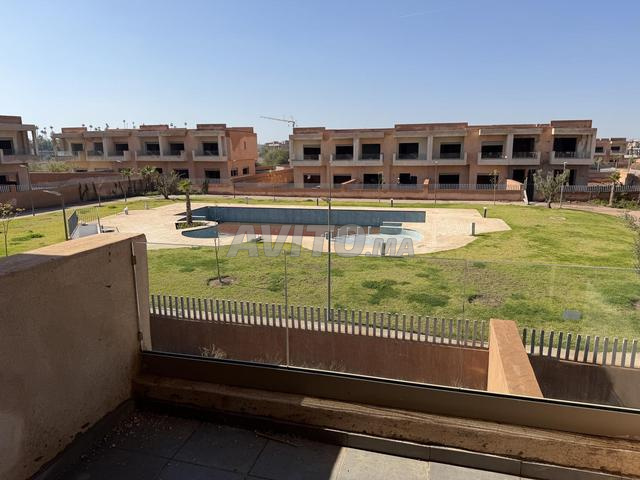 Villa semi-finie dans une résidence sécurisée