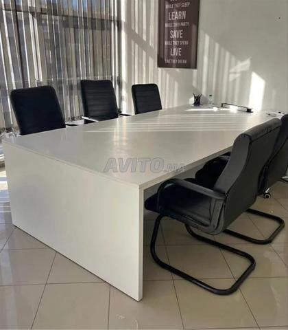 طاولة اجتماع