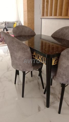 Table à manger élégante à vendre. - 2