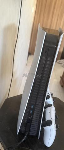 PS5 standard, très propre, 2 manettes - 2