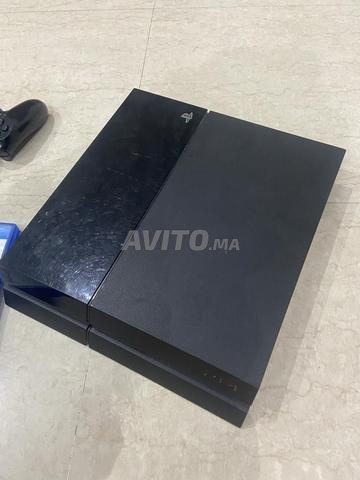 PS4 Pro avec 2 manettes originales et des CD - 2