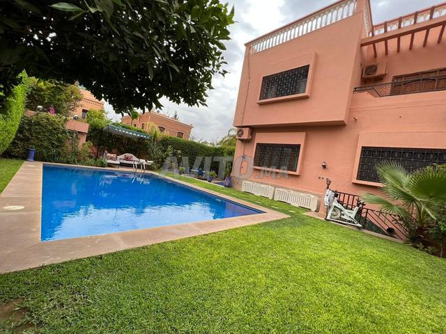 Villa 564m² avec piscine jardin et Garage