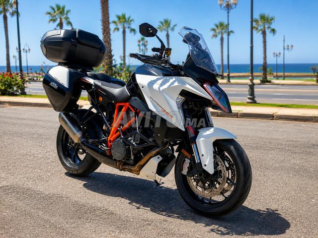 KTM سوبر ديوك 1290 GT 2021 - مجهزة تجهيزًا جيدًا