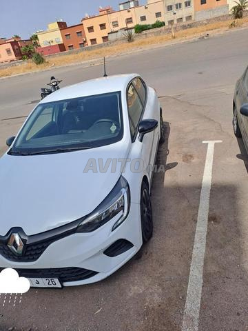 Voiture propre, carte grise disponible - 2