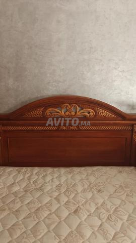 Cadre de lit avec matelas de très bonne qualité - 2