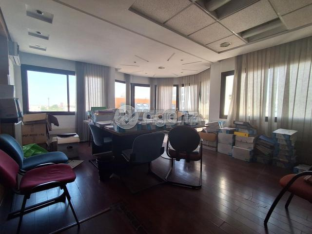CMN-MA-2675 - Bureau à vendre à Les Hôpitaux