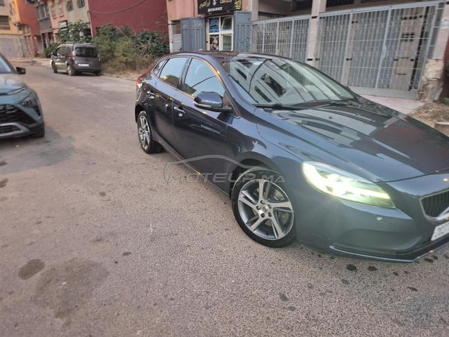 volvo v40 
