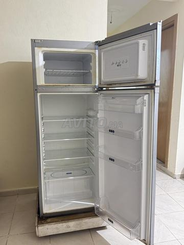 ثلاجة Whirlpool بحالة جيدة - 2