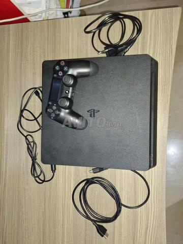 Ps4 slim 500gb, manette et 3 jeux (négociable) - 2