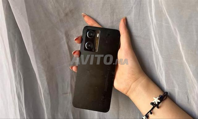 Oppo A57s encore neuf - 2