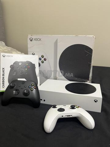 Xbox Series S et 2 manettes originales FIFA - 2