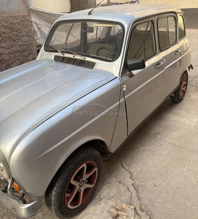 Renault R4 Essence Manuelle 1980 à Agadir