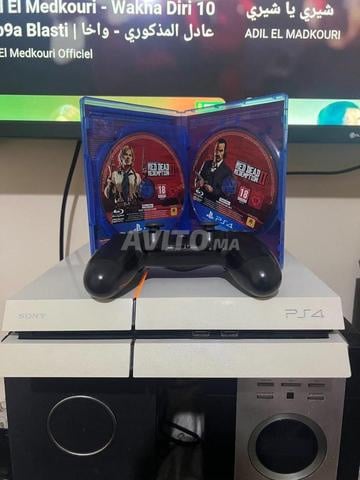 PS4 Fat avec 2 manettes et le câble 1300 dh