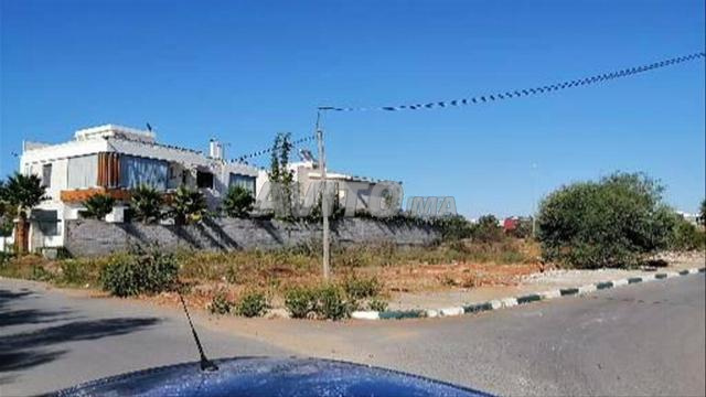 بقعة فيلا بواجهتين في القنيطرة
