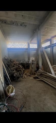 محل تجاري ومستودع 180 متر مربع - 2