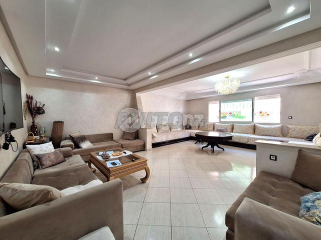 CMN-MA-1597 - Appartement à vendre à Bd Abdelmoumen