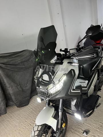 Moto, en bon état - 2