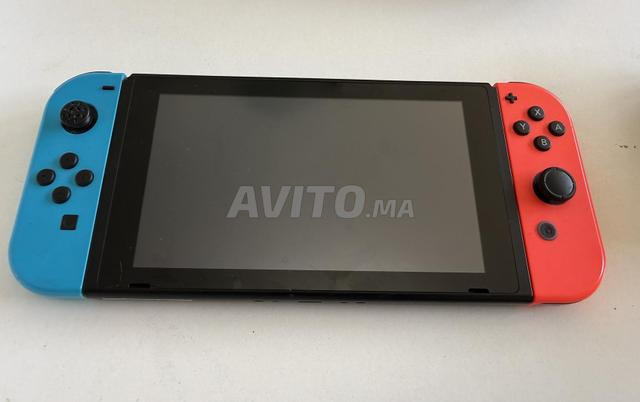 Switch à vendre avec 2 paires de manettes - 2