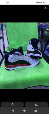 Baskets Jordan Originales. Marchandise de France. - 2