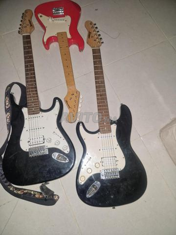 Trois guitares électriques en bon état - 2