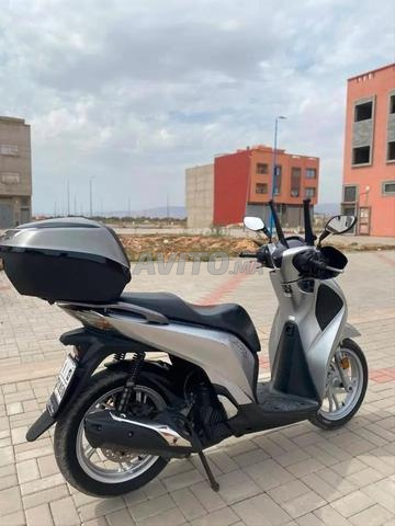 Honda SH Smart Magana 150i modèle 17 - 2