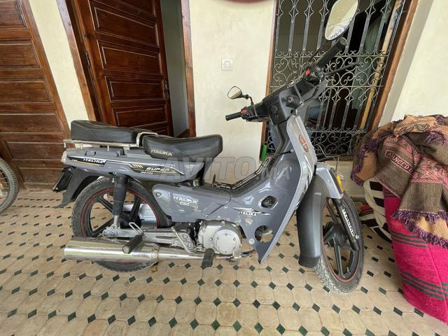 Moto C 50 Italika très bon état - 2