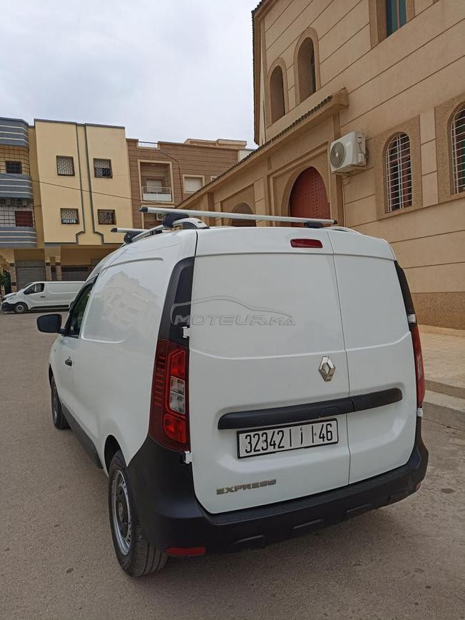 je mets en ma voiture renault 