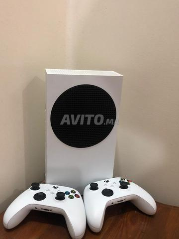 Xbox Series S avec manettes - 2