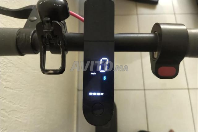 Trottinette Xiaomi Mi 1S 30km - bon état - - 2