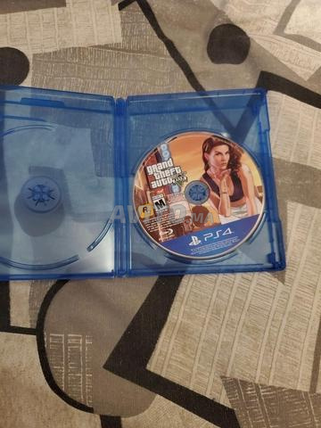 PS4 Pro propre avec 2 jeux GTA V et RDR2 - 2